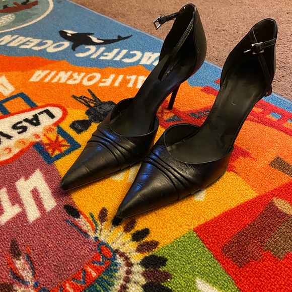 Heels - Picture 6 of 6